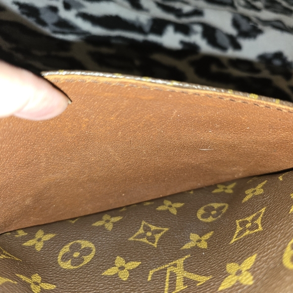 Louis Vuitton Messenger cross-body - Picture 11 of 14
